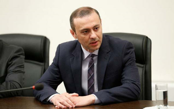 Ermənistan Təhlükəsizlik Şurası katibinin atası intihar etdi - Tut ağacından...